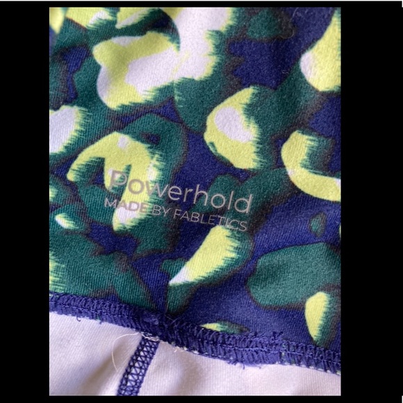 Medium Fabletics Mila Pocket Powerhold Neon Cheetah Capri Leggings - Picture 3 of 7